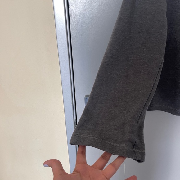 Fabletics- Maddie Ziegler pullover - Picture 4 of 11